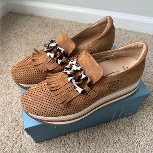 Chic Tan Women's Loafers with Fringe and Leopard Detail